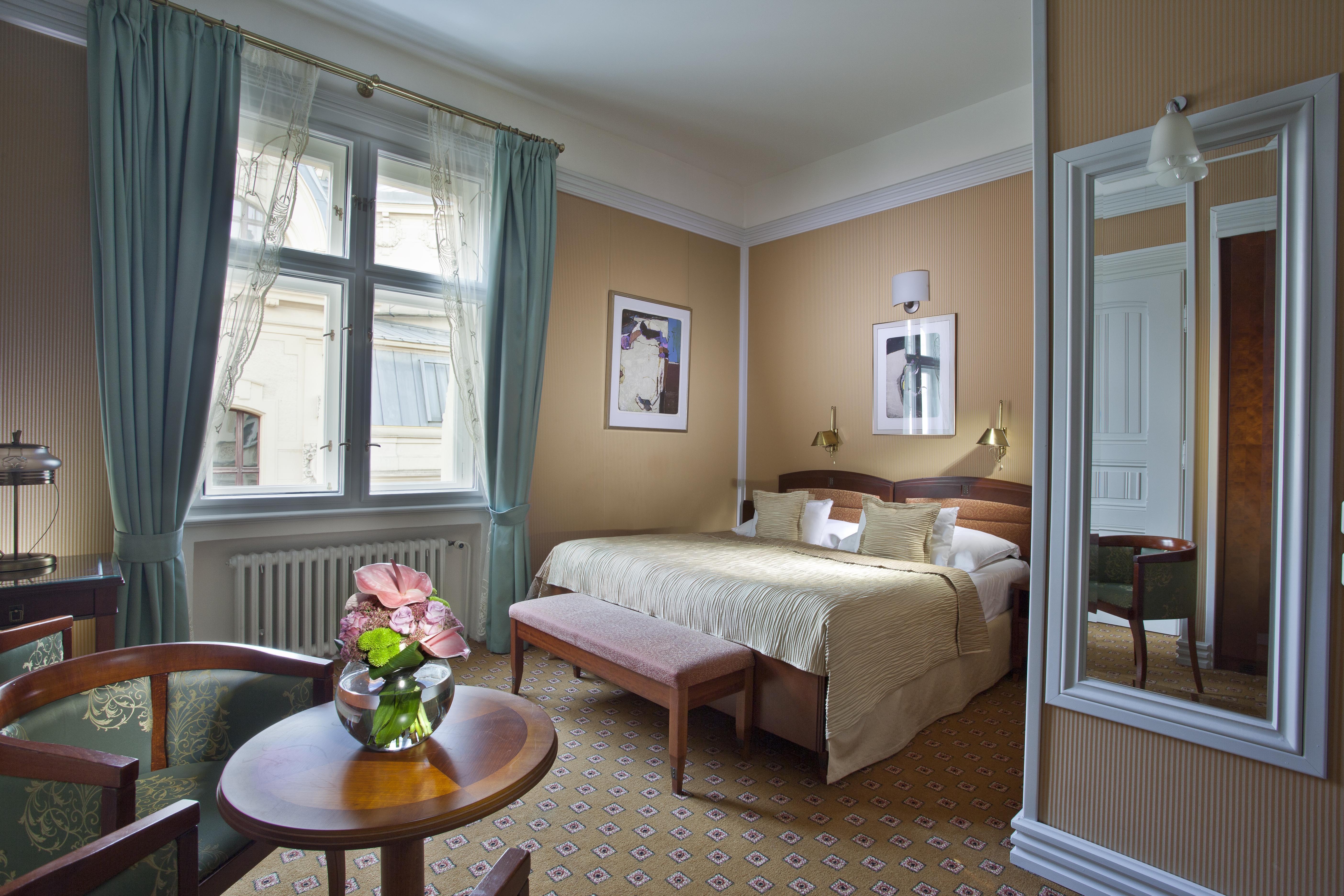 Hotel Paris Prag Exteriör bild A room at the hotel