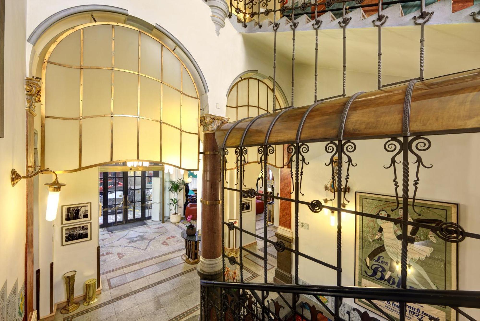 Hotel Paris Prag Inreriör bild Interior of the hotel