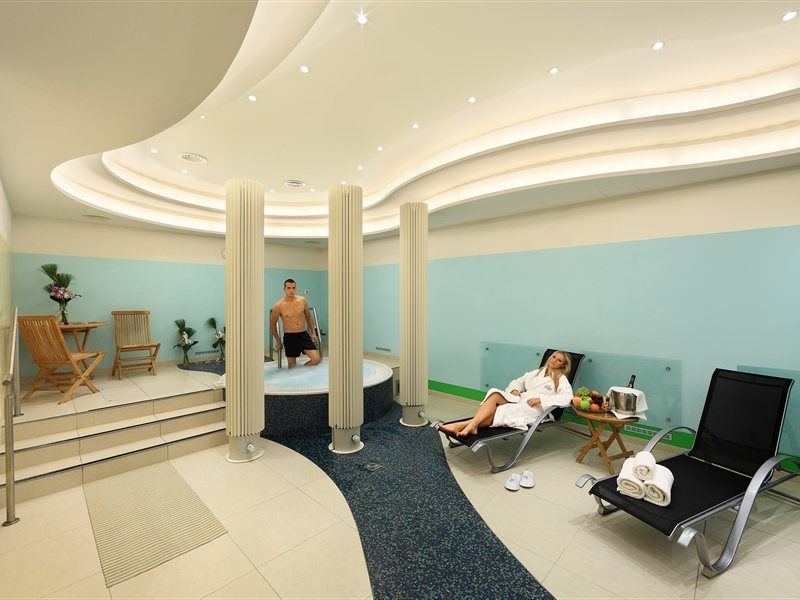 Hotel Paris Prag Exteriör bild The spa at the Grand Hotel