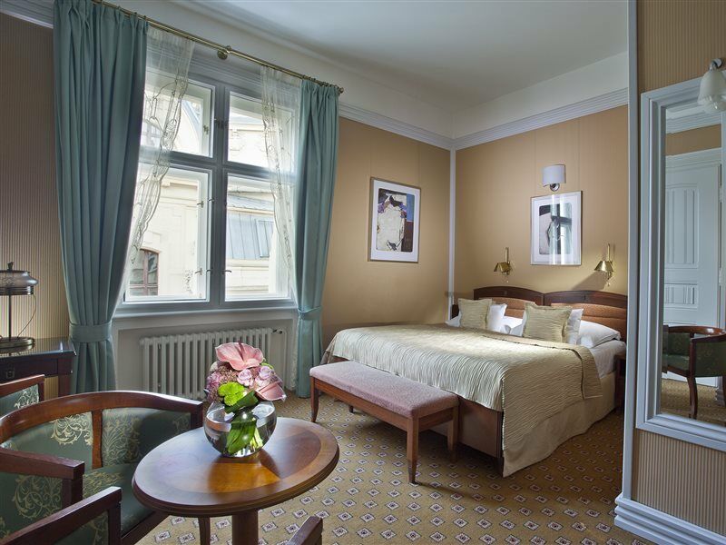 Hotel Paris Prag Exteriör bild A room at the hotel